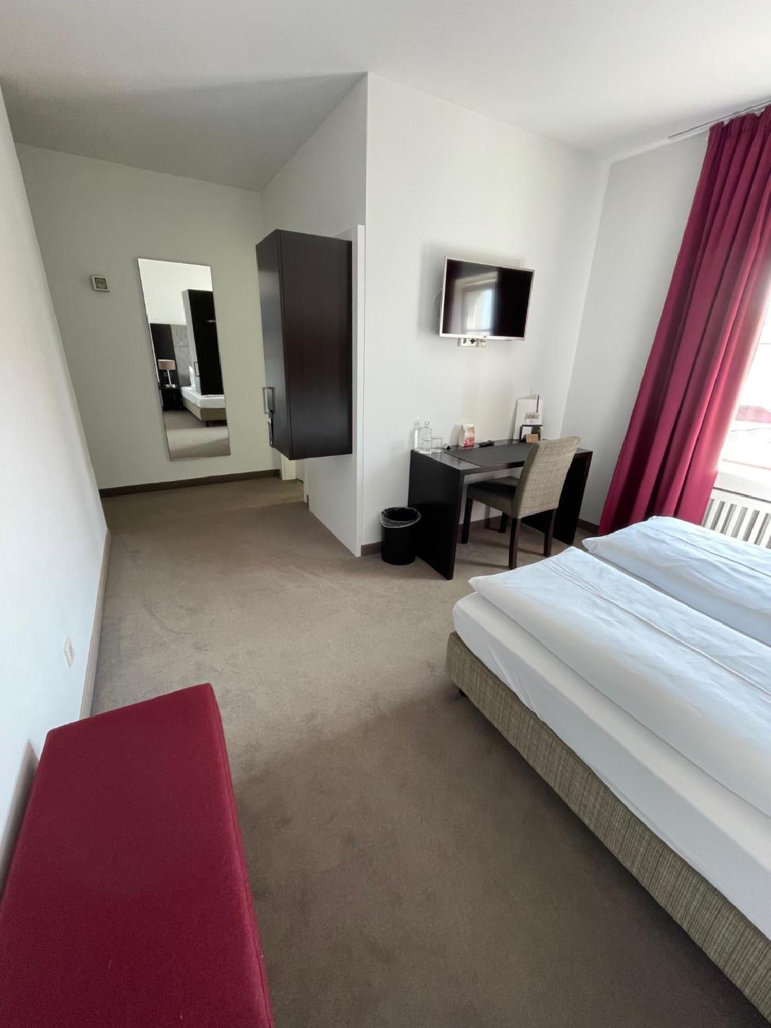 Hotel Muenchner Hof Альтёттинг Экстерьер фото