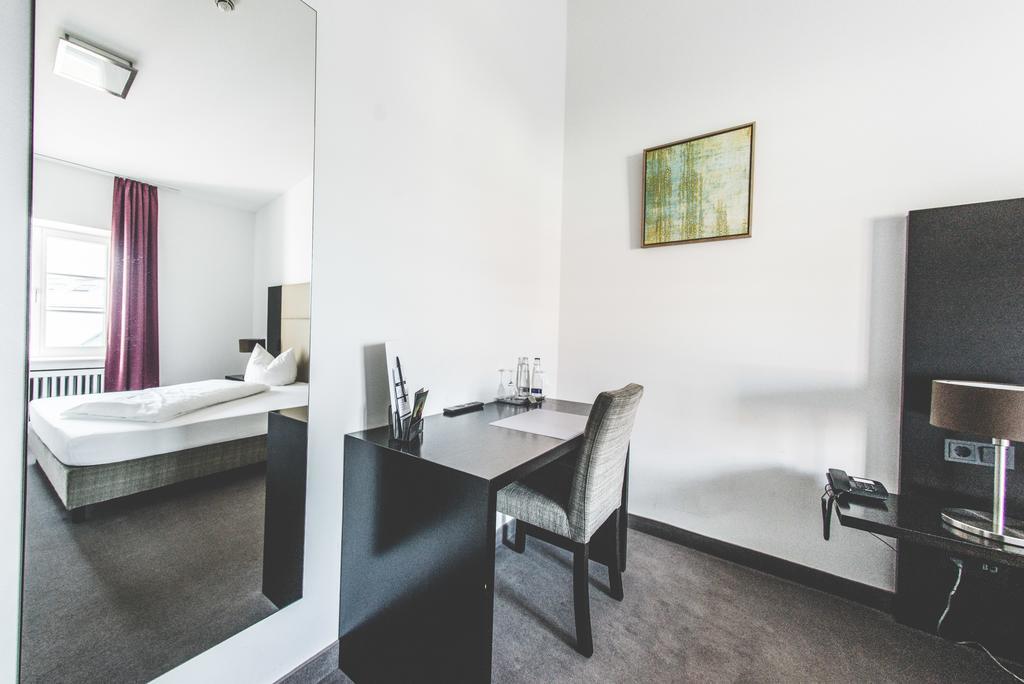 Hotel Muenchner Hof Альтёттинг Экстерьер фото